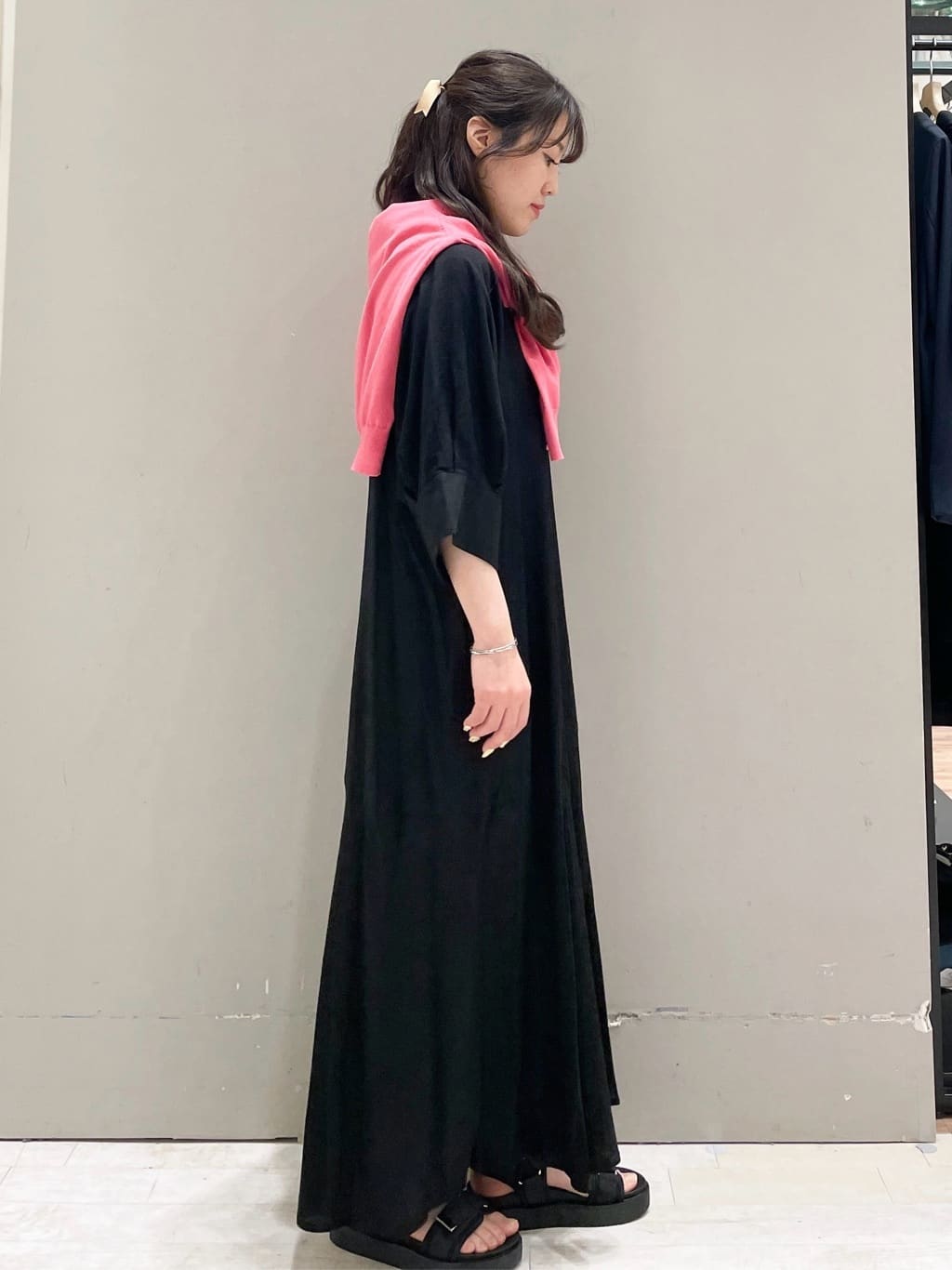 かほさんの「OPAQUE.CLIP｜ワイドストラップキャミソール【洗濯機洗い可】」を使ったコーディネート
