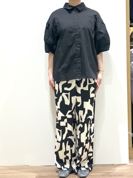 chiakiさんの「OPAQUE.CLIP｜◆《美人百花掲載》ランタンスリーブシャツ【洗濯機洗い可】」を使ったコーディネート