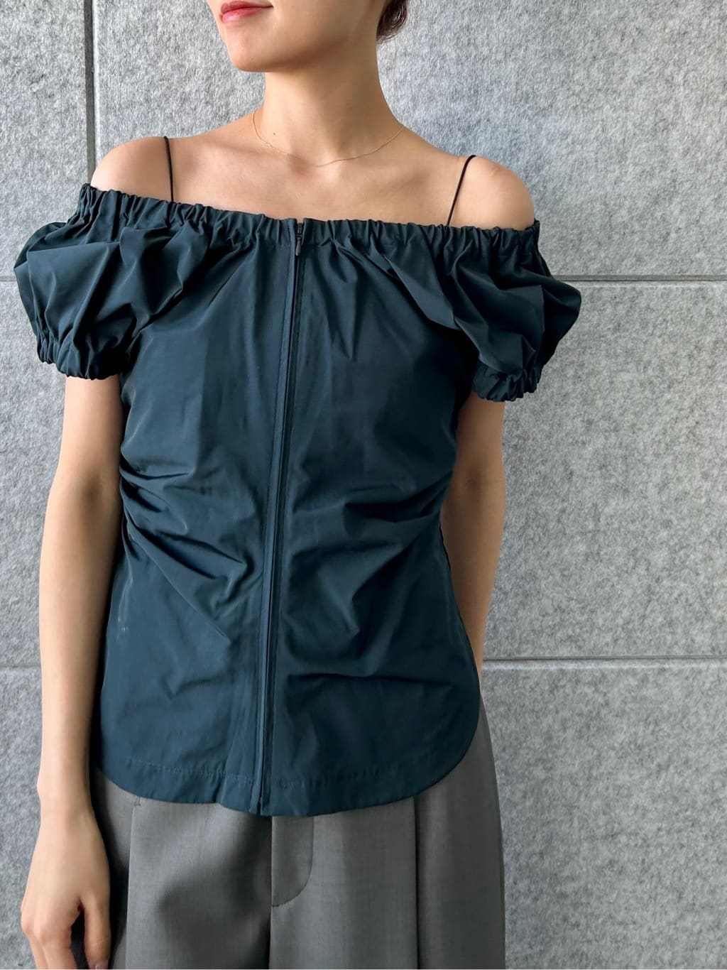 harunaさんの「CODE A｜sporty gathered blouse」を使ったコーディネート