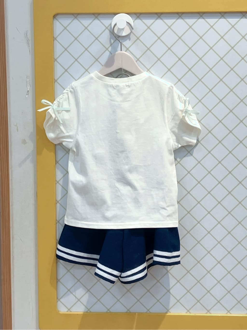 蒼さんの「SHOO･LA･RUE｜◆【100-150cm】スノードームオーガンジーTシャツ」を使ったコーディネート