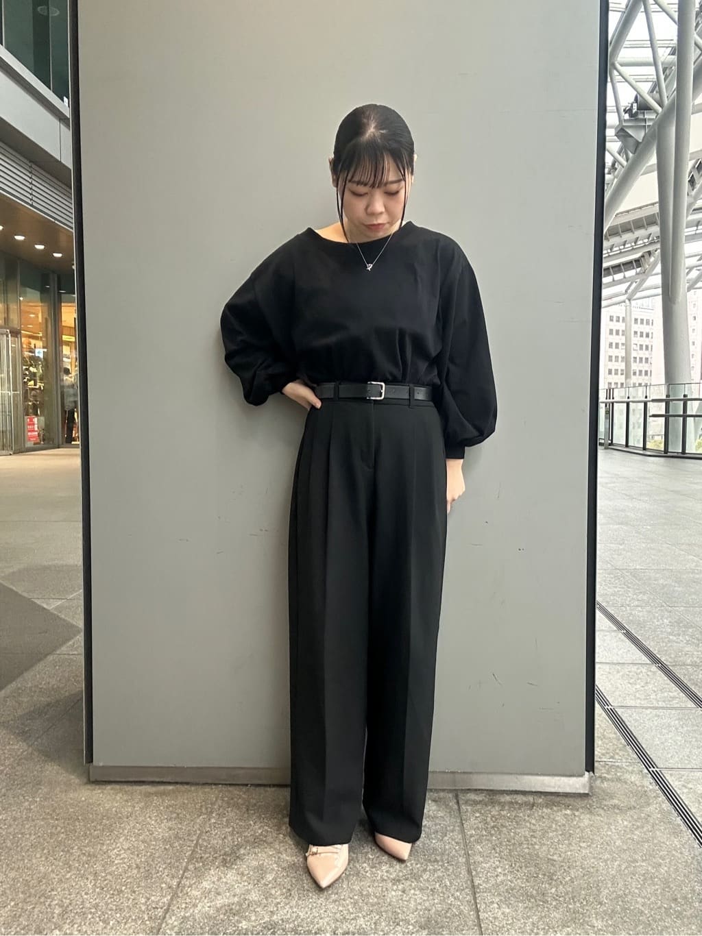 あずみさんの「ESPERANZA｜バックストラップミドルヒールパンプス」を使ったコーディネート