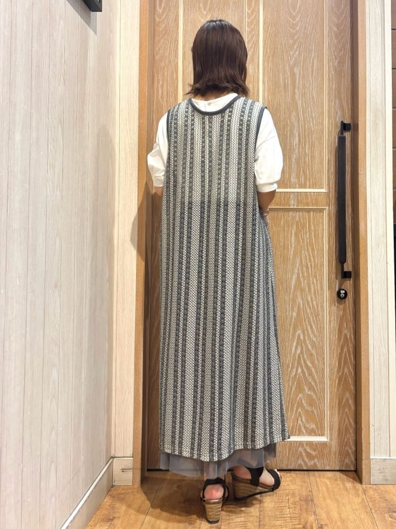 meiさんの「SHOO･LA･RUE｜【S-LL/ひんやり/UV】ぷっくりラメプリントロゴTシャツ」を使ったコーディネート