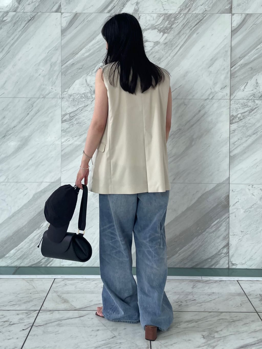 arisaさんの「DRESSTERIOR｜ヴィンテージ加工ワイドデニムパンツ」を使ったコーディネート