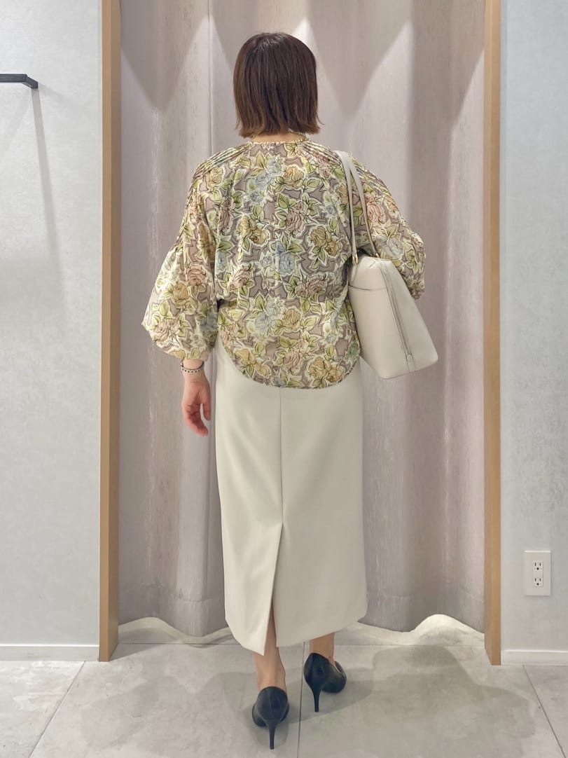 AKKOさんの「UNTITLED｜◆【セットアップ可能】オールドフラワー プリントブラウス」を使ったコーディネート