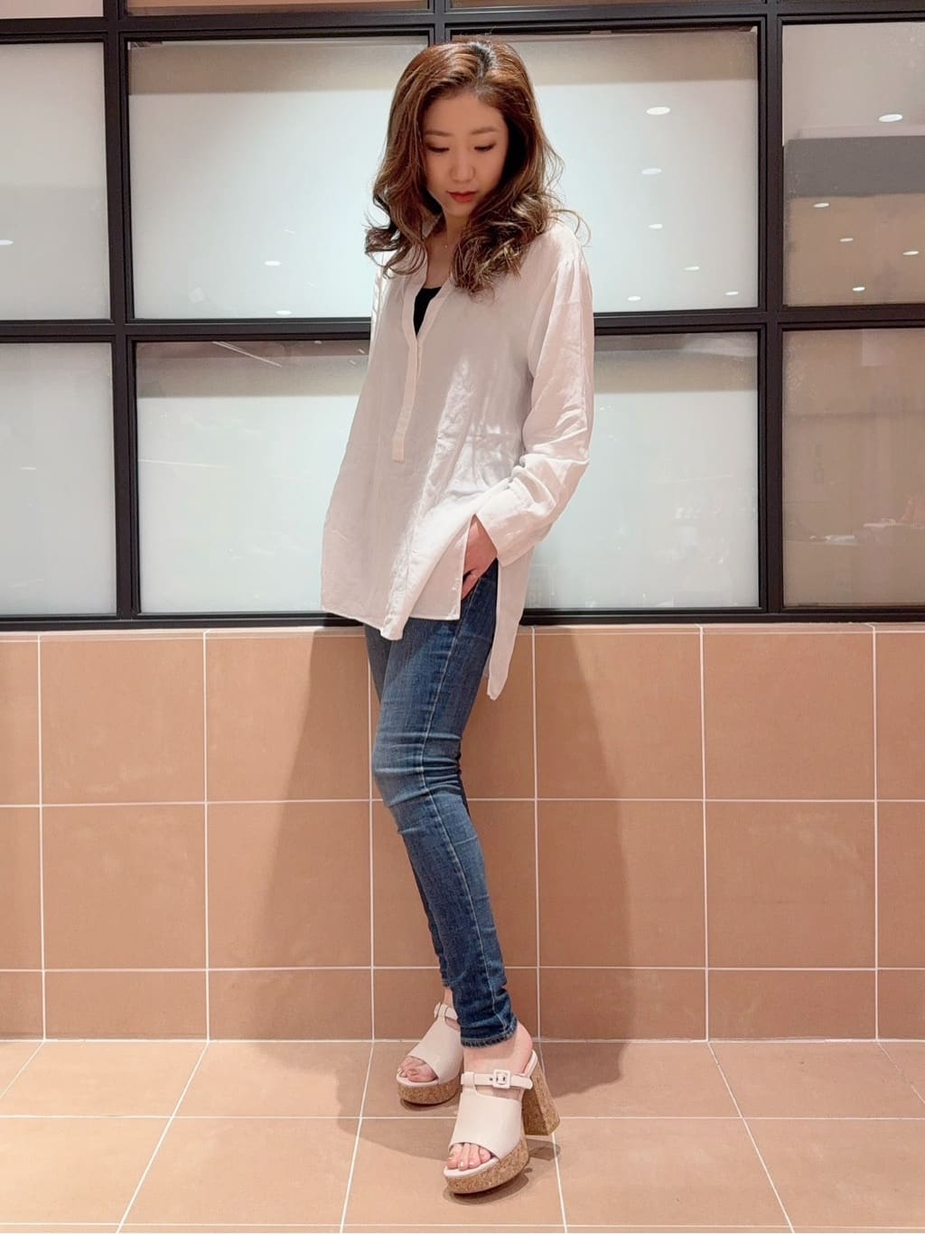 kaoriさんの「ESPERANZA｜ミニバックルコルクヒールミュール」を使ったコーディネート
