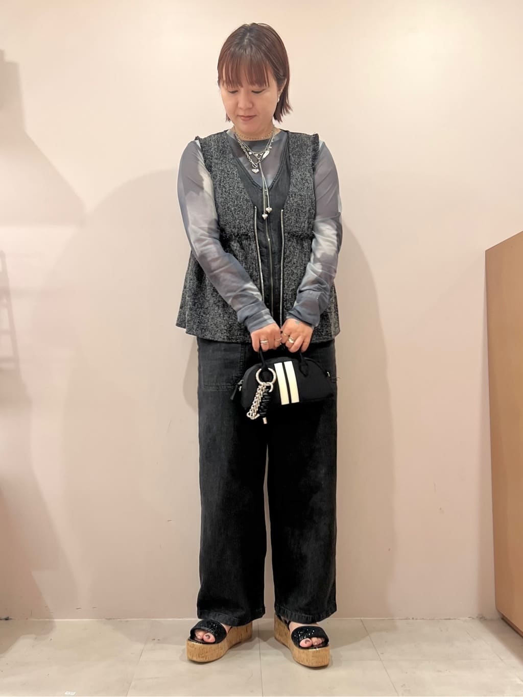 TAKAさんの「ESPERANZA｜グリッター&times;クリアベルト 厚底コルクサンダル」を使ったコーディネート