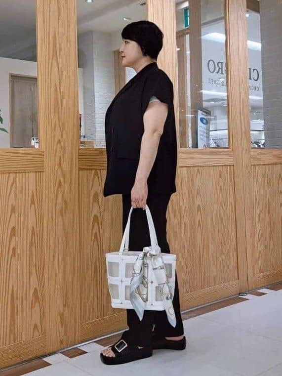 ますこさんの「UNTITLED｜【手洗い／58cm正方形】チェーンベルトスカーフ」を使ったコーディネート