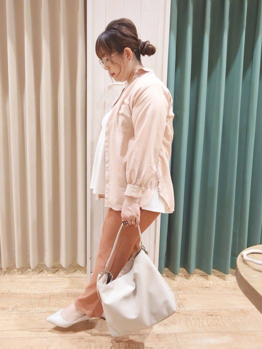 タガさんの「SHOO･LA･RUE｜◆【ひんやり/UV】インせず着られる とろみペプラム5分袖トップス」を使ったコーディネート