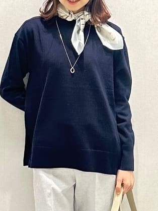 Miwaさんの「UNTITLED｜【手洗い／88cm正方形】バイカラーハーネススカーフ」を使ったコーディネート