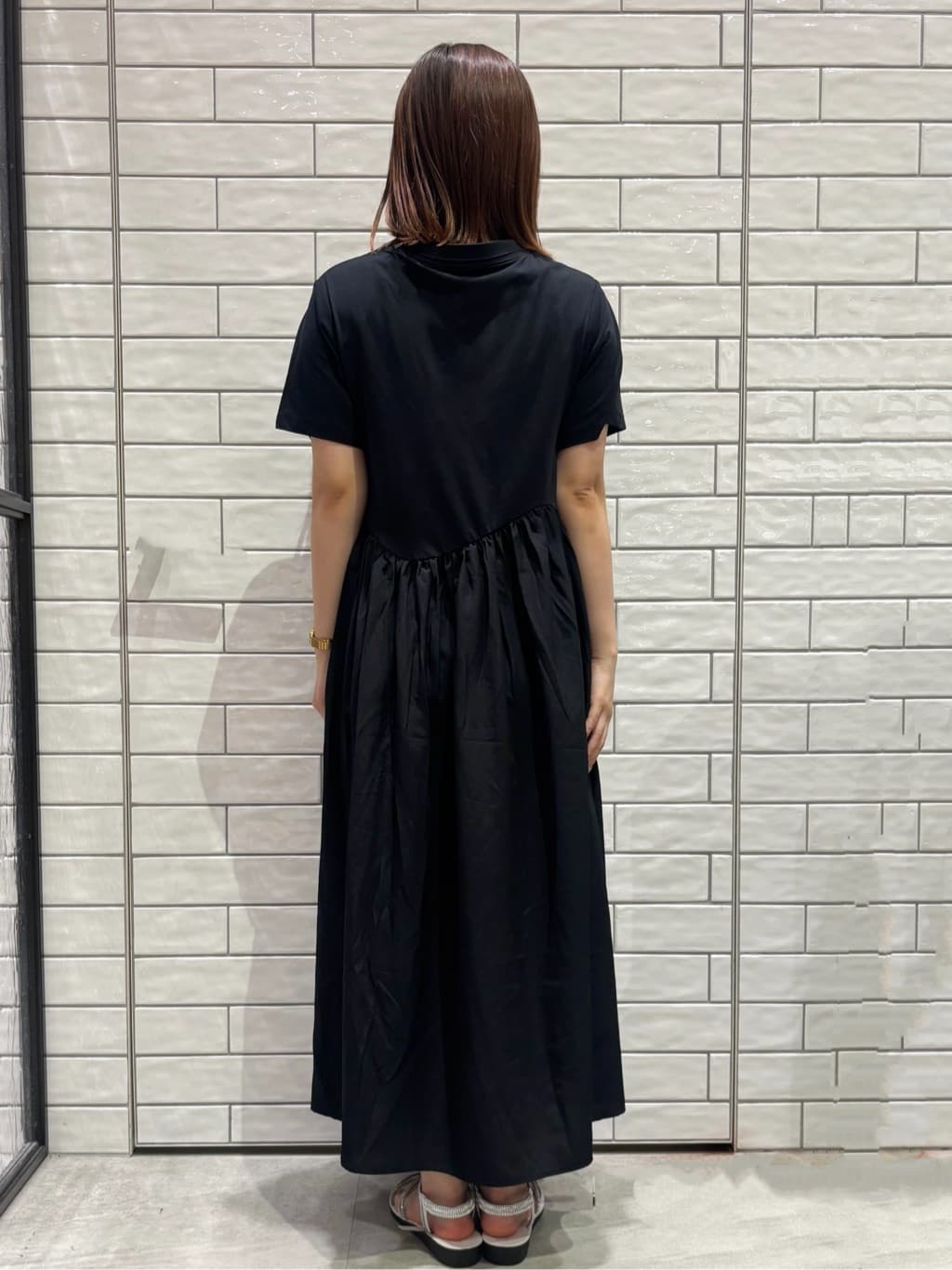 ranさんの「OPAQUE.CLIP｜◆アシメドッキングフレアワンピース【洗濯機洗い可】」を使ったコーディネート