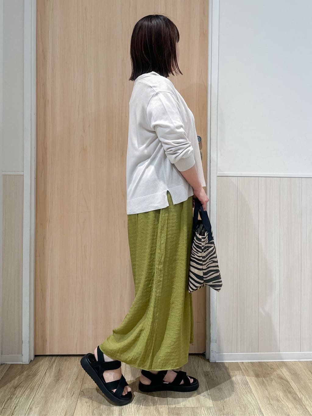 mimoさんの「SHOO･LA･RUE｜◆さらさらドビーイージーガウチョパンツ」を使ったコーディネート
