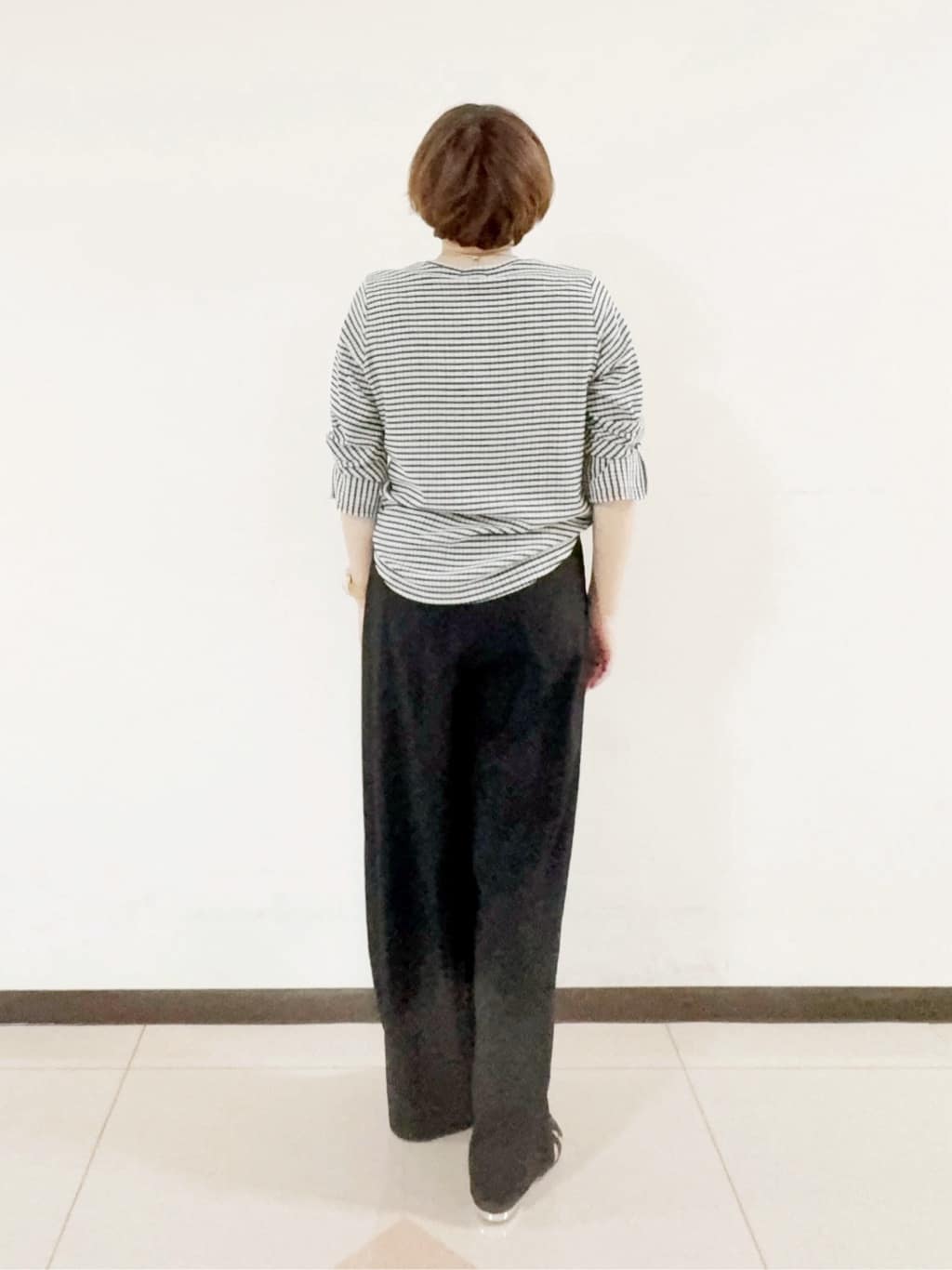 SAOさんの「INDIVI｜【洗える／UVケア／SETUP可能】ドロストワイドパンツ」を使ったコーディネート