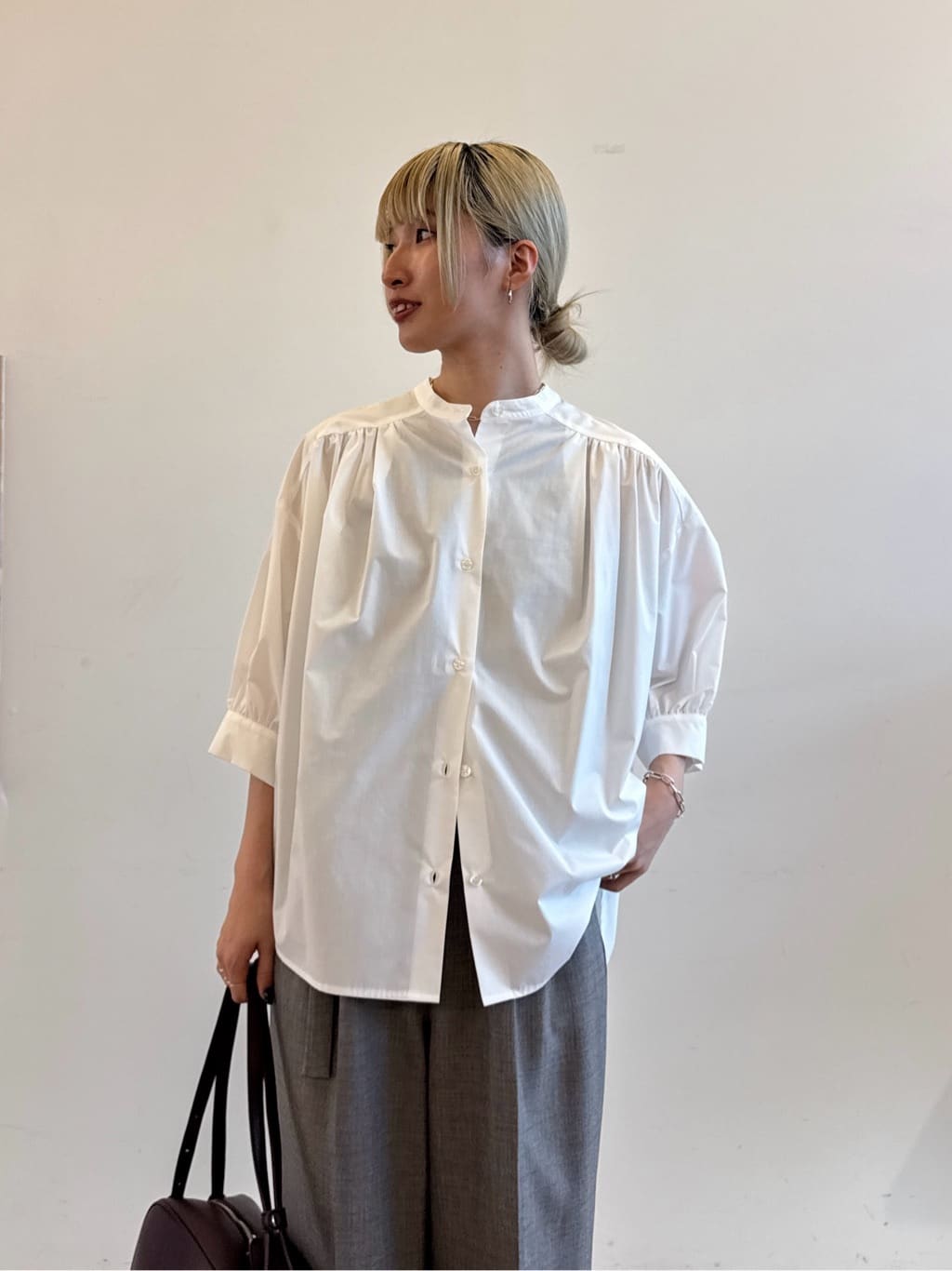 omaさんの「THE SHOP TK｜◆【体型カバー】6分袖バックシャーリングシャツ/洗える」を使ったコーディネート