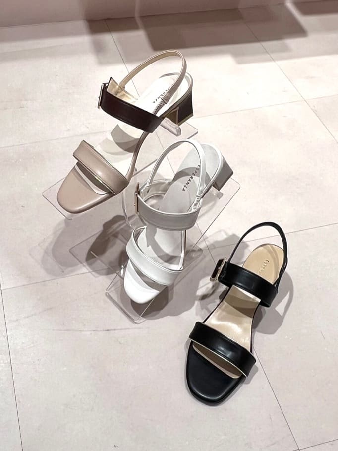yumiさんの「ESPERANZA｜配色バックルベルトサンダル」を使ったコーディネート