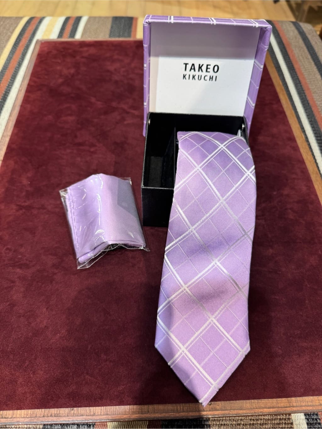 溝端佑太朗さんの「TAKEO KIKUCHI｜◆【フォーマルBOXセット】カラーネクタイ＆チーフ セット」を使ったコーディネート