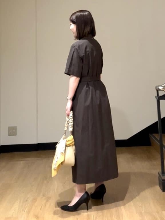 MIKIKOさんの「UNTITLED｜【手洗い／58cm正方形】ベルトプリントスカーフ」を使ったコーディネート