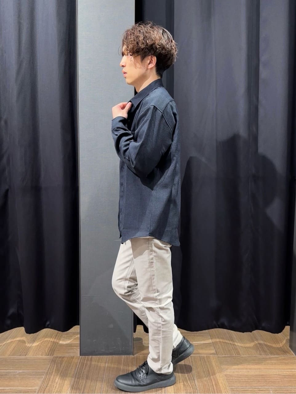 tomoyaさんの「THE SHOP TK｜【オールシーズン穿ける！】7DAYSストレッチへリンボンパンツ　ON&hArr;OFF兼用」を使ったコーディネート