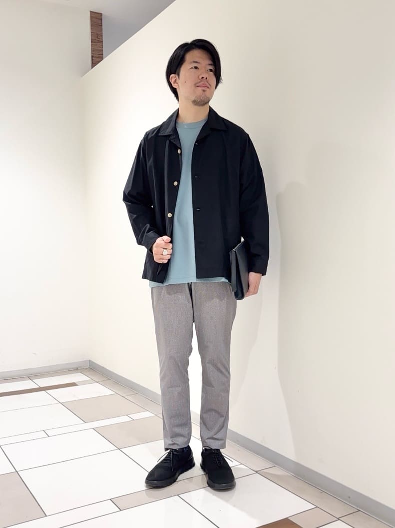 及川さんの「TAKEO KIKUCHI｜【ベーシック】レザー クラッチバッグ」を使ったコーディネート