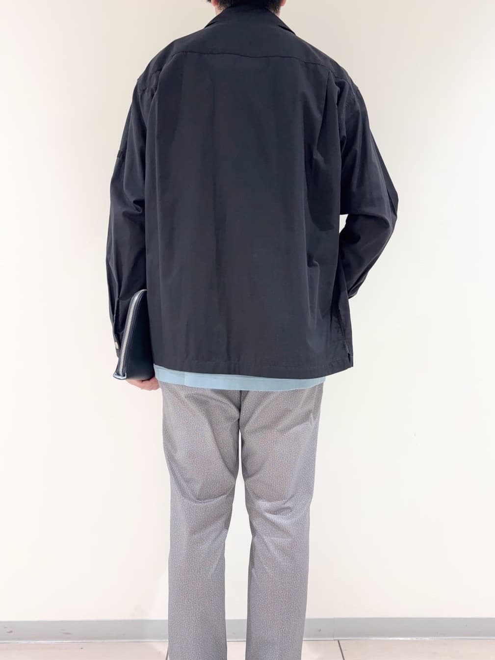 及川さんの「TAKEO KIKUCHI｜【ベーシック】レザー クラッチバッグ」を使ったコーディネート