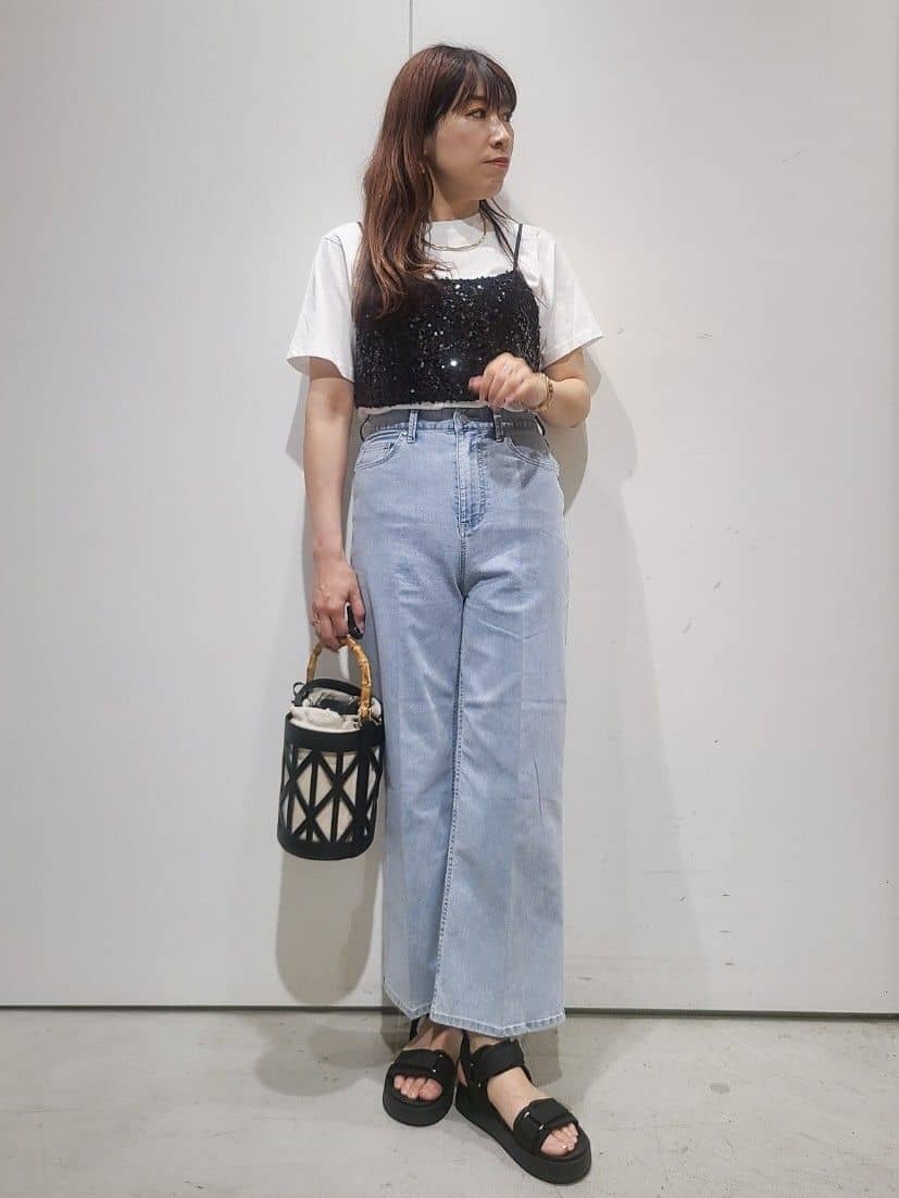 hmさんの「OPAQUE.CLIP｜◆《ツインセット》スパンコールキャミ&times;Tシャツ【洗濯機洗い可】」を使ったコーディネート