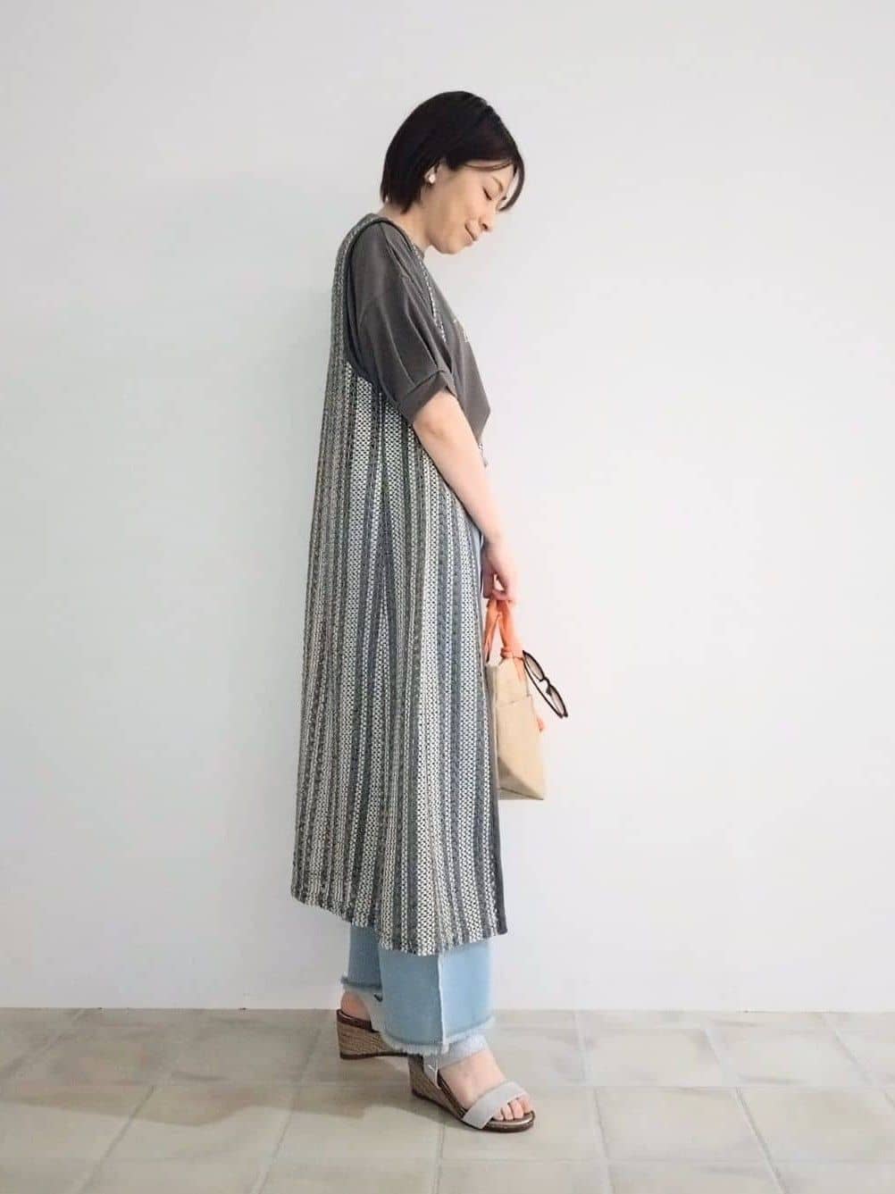miomioさんの「SHOO･LA･RUE｜【S-LL/ひんやり/UV】ぷっくりラメプリントロゴTシャツ」を使ったコーディネート