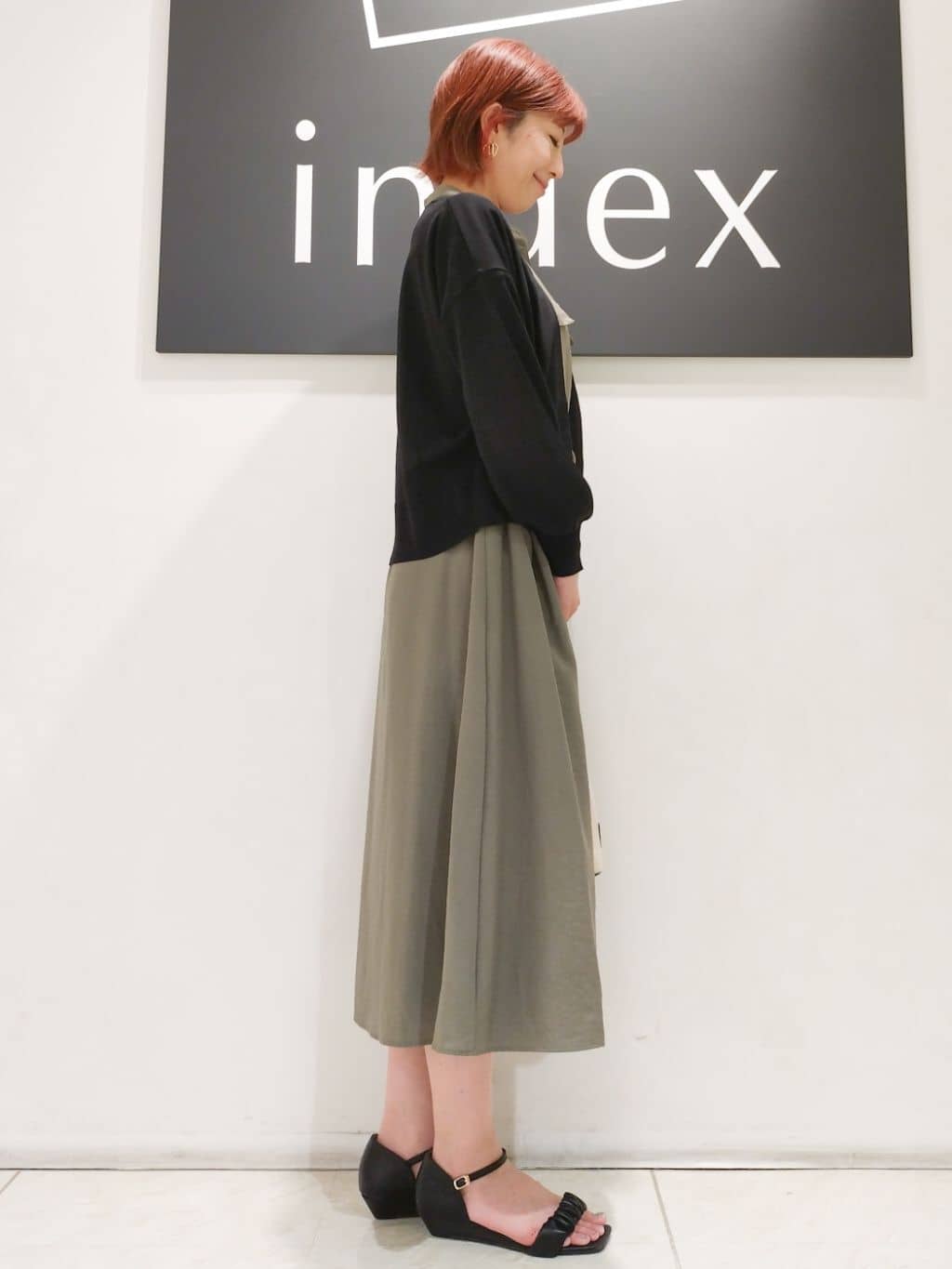 n.さんの「index｜◆《6色展開》リラクシーショートカーディガン【洗濯機洗い可／接触冷感／抗ピル】」を使ったコーディネート