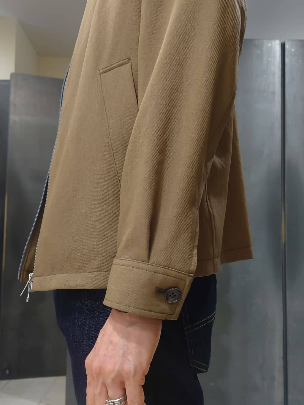 kawamuさんの「TAKEO KIKUCHI｜【モンスターストレッチ】日本製 ワンウォッシュ デニムパンツ」を使ったコーディネート