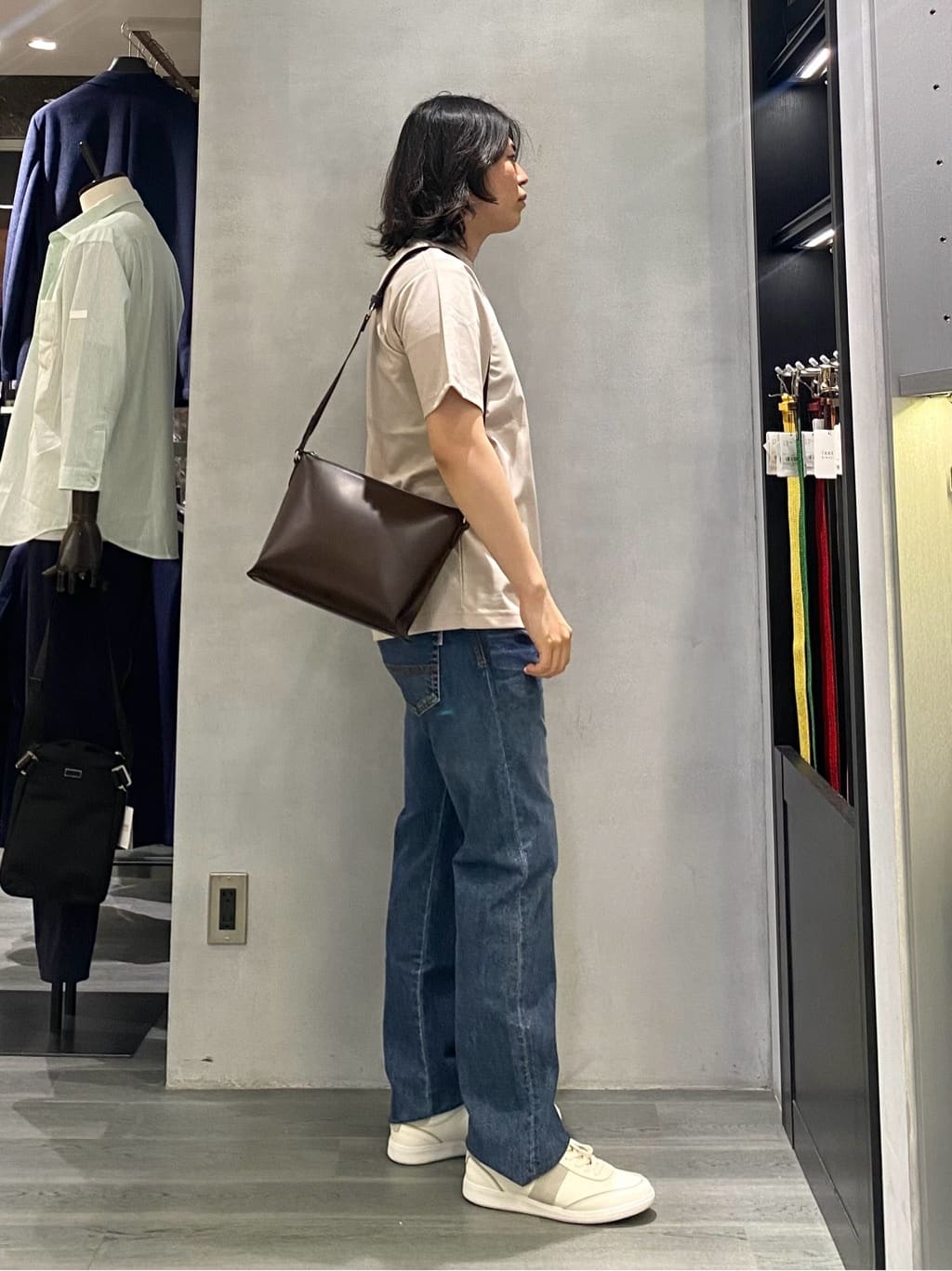 nishiさんの「TAKEO KIKUCHI｜【モンスターストレッチ】日本製 ウォッシュド デニムパンツ」を使ったコーディネート