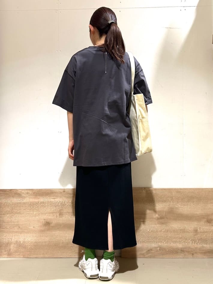 花さんの「SHOO･LA･RUE｜◆【推し活にも】うちわが入るトートバッグ」を使ったコーディネート