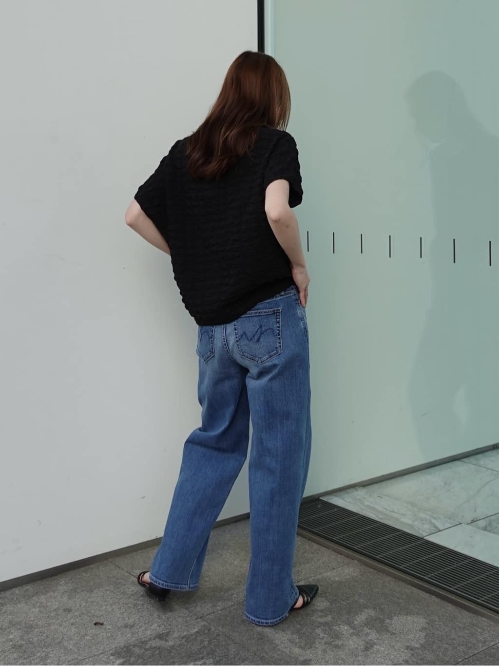 mitsukiさんの「INDIVI｜【褒められデニム】ワイドストレート デニムパンツ」を使ったコーディネート