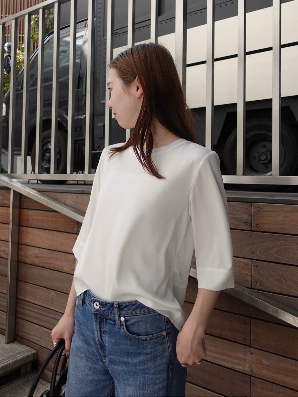 mitsukiさんの「INDIVI｜【褒められデニム】ワイドストレート デニムパンツ」を使ったコーディネート