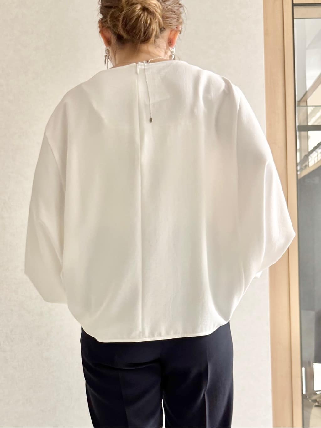 sayuさんの「UNTITLED｜◆【セットアップ可/接触冷感/イージーケア/体型カバー】リラクミスト モモンガブラウス」を使ったコーディネート