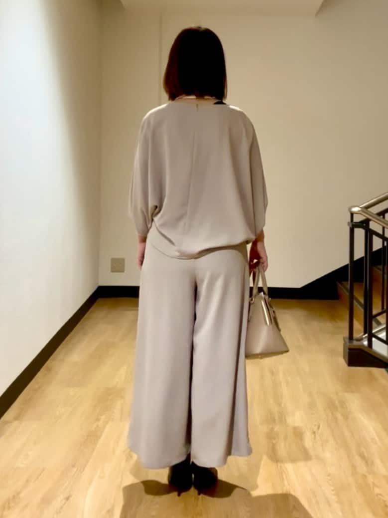MIKIKOさんの「UNTITLED｜◆【セットアップ可/接触冷感/イージーケア/体型カバー】リラクミスト モモンガブラウス」を使ったコーディネート