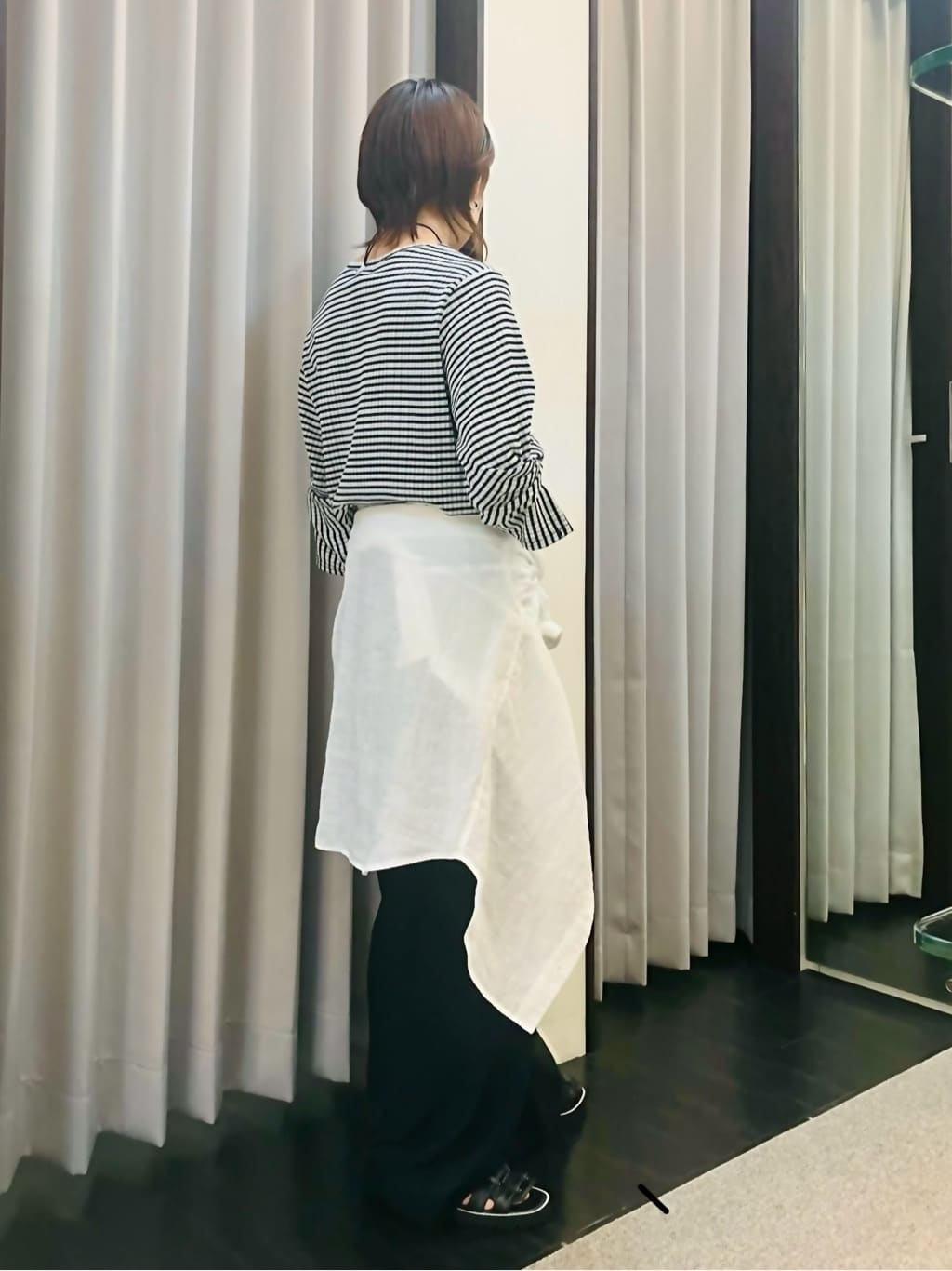 YUKIさんの「INDIVI｜【洗える／UVケア／SETUP可能】ドロストワイドパンツ」を使ったコーディネート