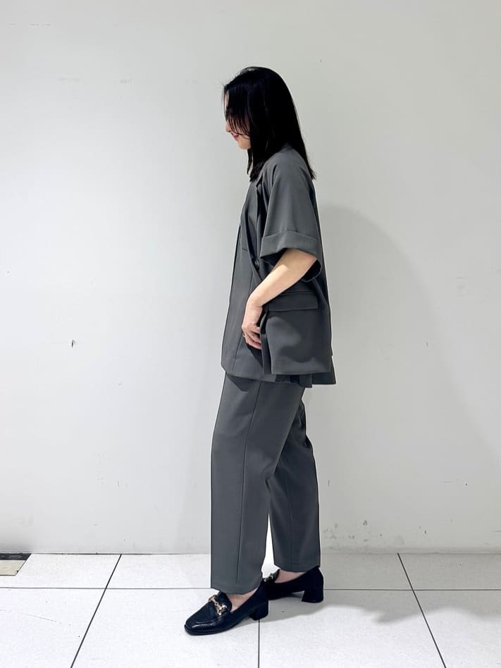 そんさんの「INDIVI｜【接触冷感／セットアップ対応】イージーテーパードパンツ【通勤・セレモニー】」を使ったコーディネート