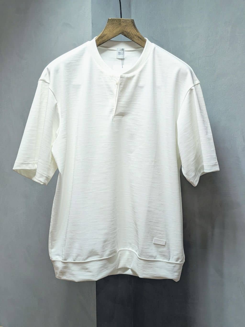 yasuさんの「TAKEO KIKUCHI｜【抗菌防臭／5サイズ展開】ハイゲージポンチ Tシャツ」を使ったコーディネート