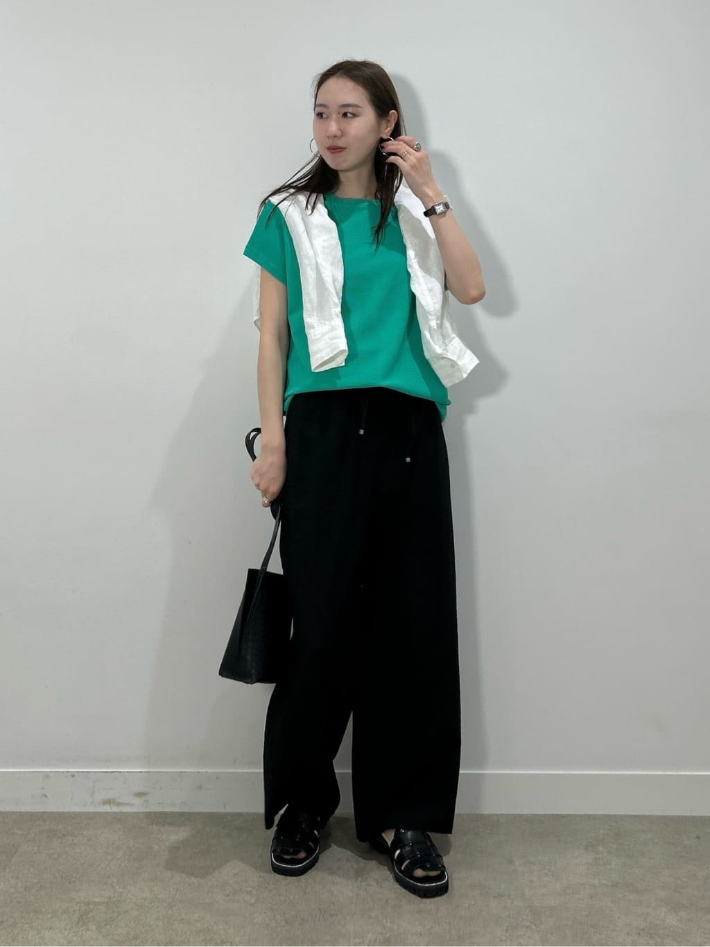 mitsukiさんの「INDIVI｜【洗える／UVケア／SETUP可能】ドロストワイドパンツ」を使ったコーディネート