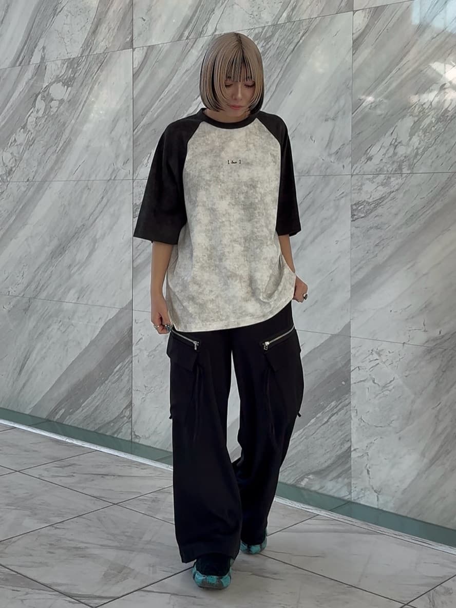 川本葵さんの「tk.TAKEO KIKUCHI｜◆ヴィンテージライクラグランTシャツ」を使ったコーディネート