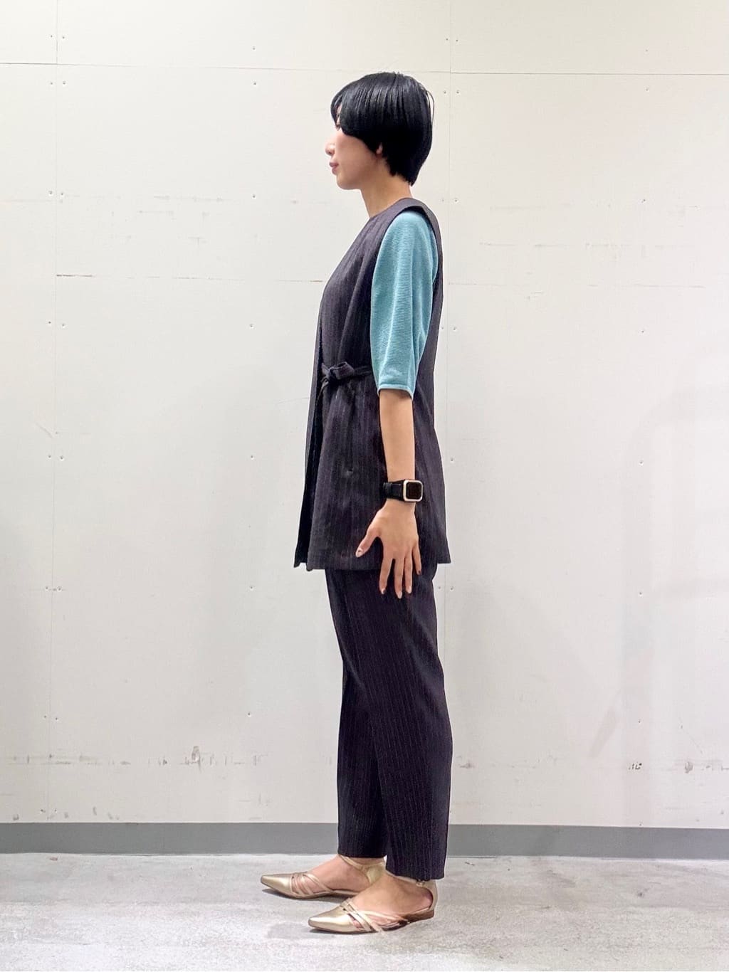 naoさんの「INDIVI｜【90cm四方】ボタニカル柄大判スカーフ」を使ったコーディネート