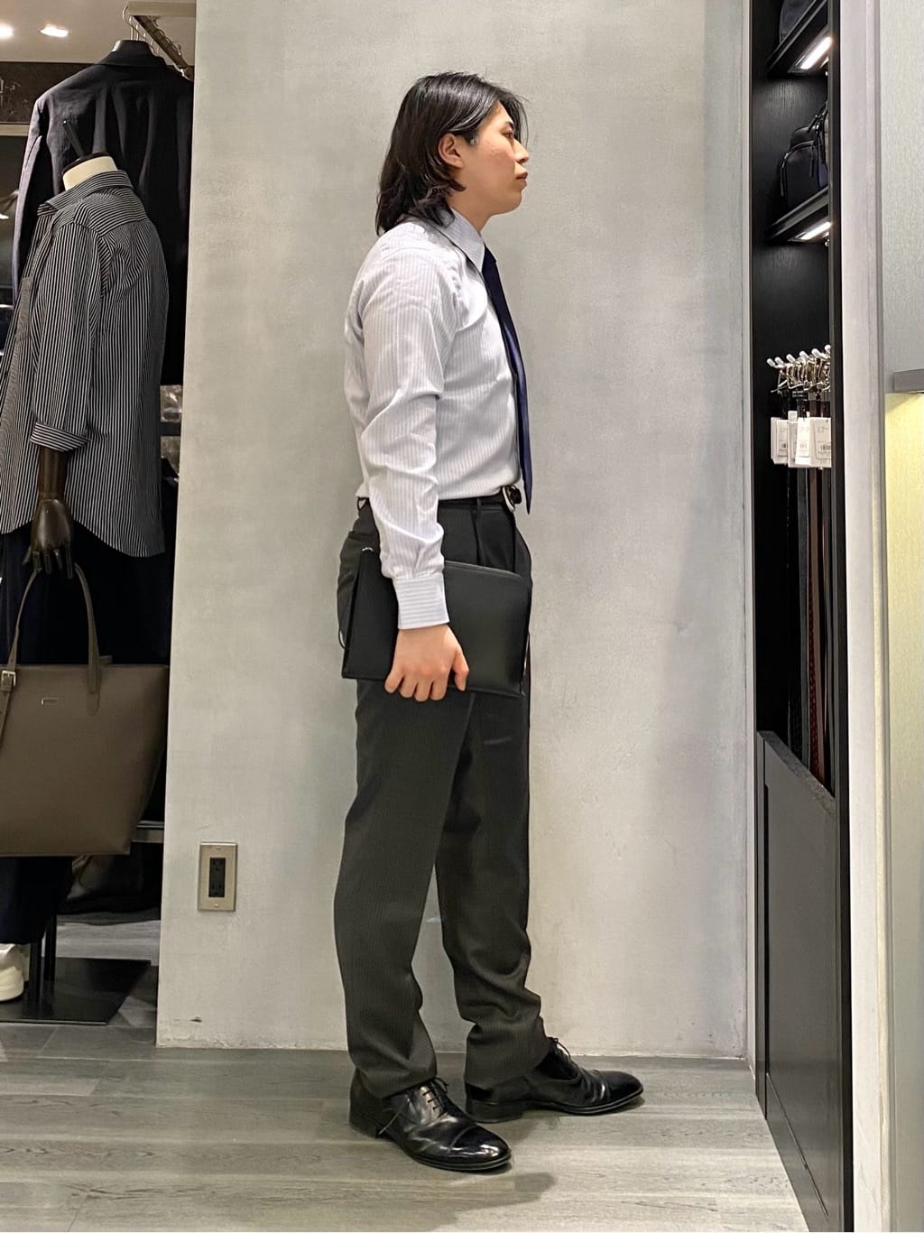 nishiさんの「TAKEO KIKUCHI｜ドビーストライプ ビジネス シャツ」を使ったコーディネート