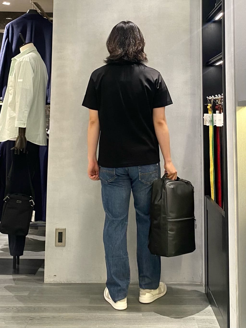 nishiさんの「TAKEO KIKUCHI｜【モンスターストレッチ】日本製 ウォッシュド デニムパンツ」を使ったコーディネート