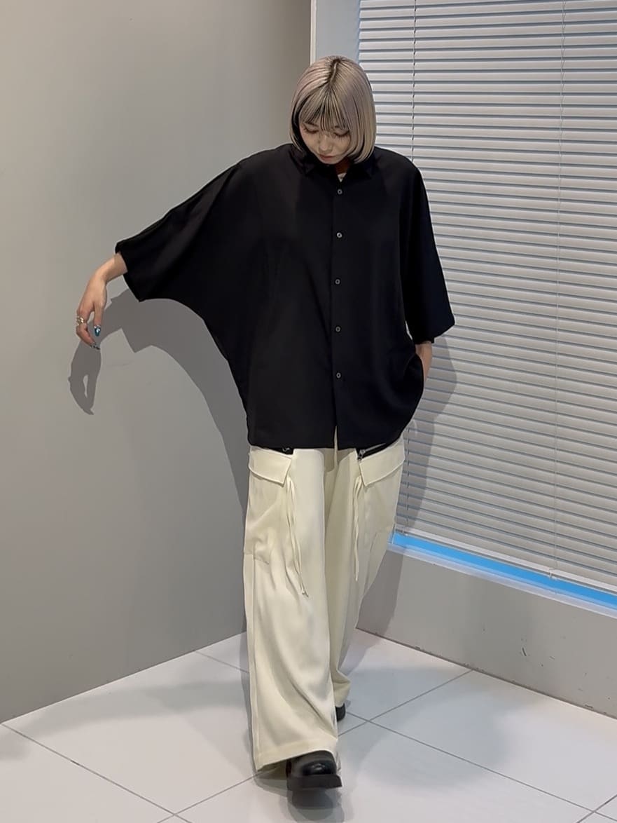 川本葵さんの「tk.TAKEO KIKUCHI｜◆AラインサイドZIPカーゴパンツ」を使ったコーディネート