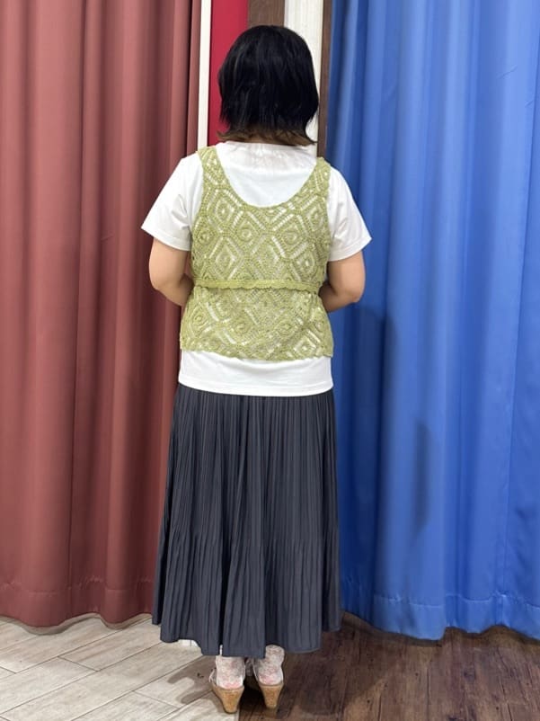 Meeさんの「SHOO･LA･RUE｜◆キラキラループマガールサンダル」を使ったコーディネート