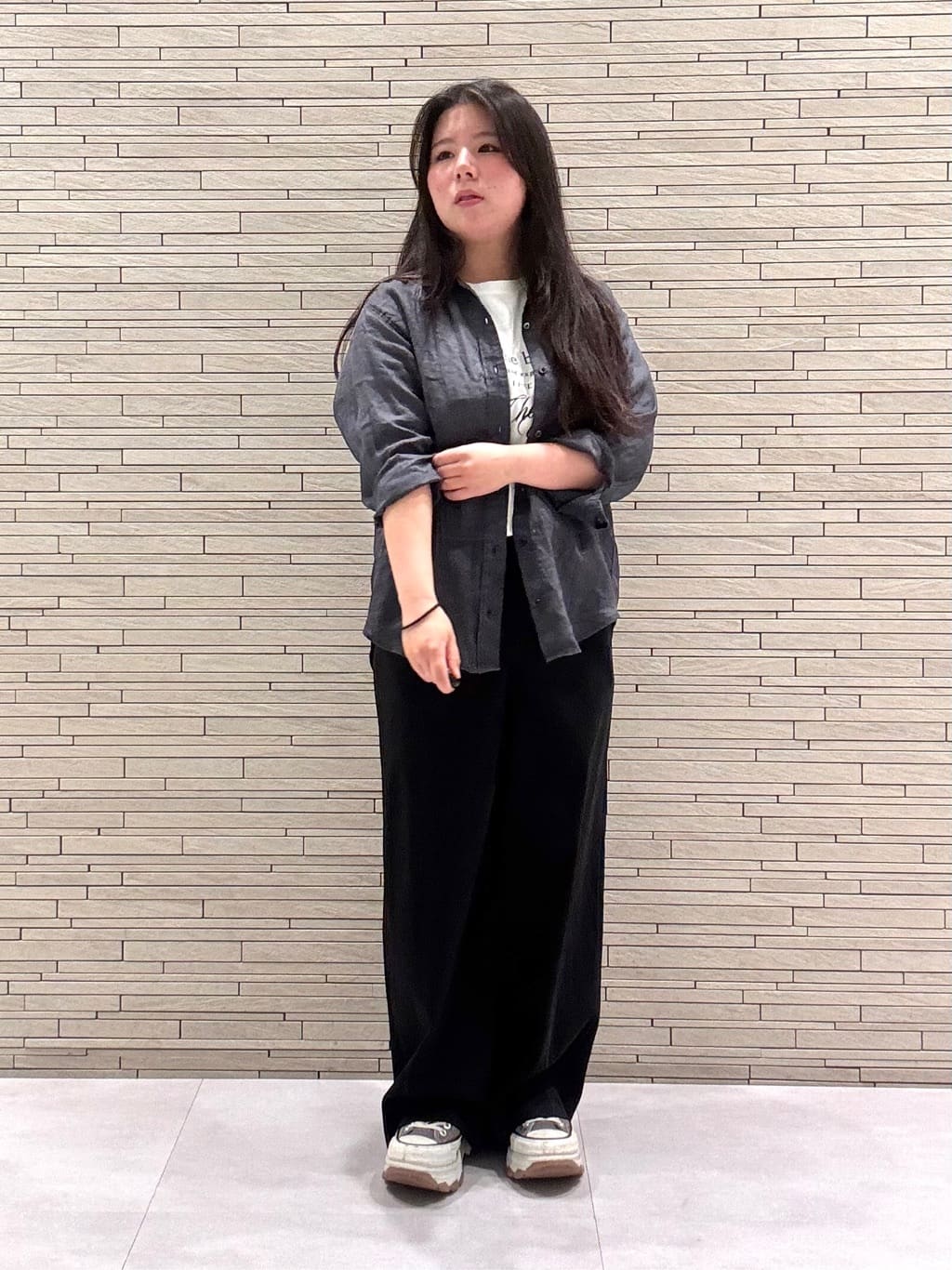 MEGUMIさんの「INDIVI｜【褒められパンツ／洗える／ウエストゴム】ワイドタックパンツ」を使ったコーディネート