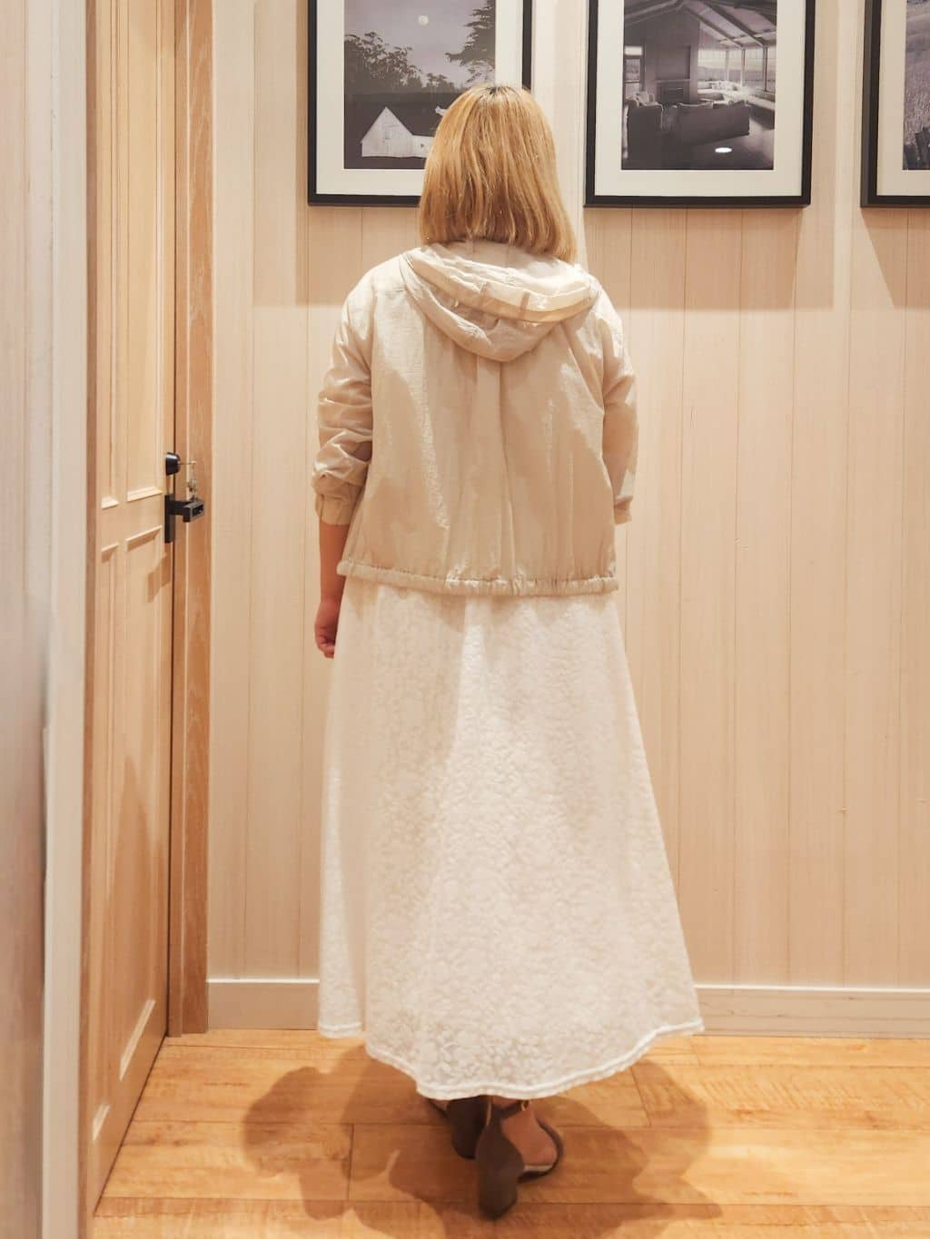 れーやんさんの「SHOO･LA･RUE｜【S-LL/ひんやり/UV】ぷっくりラメプリントロゴTシャツ」を使ったコーディネート