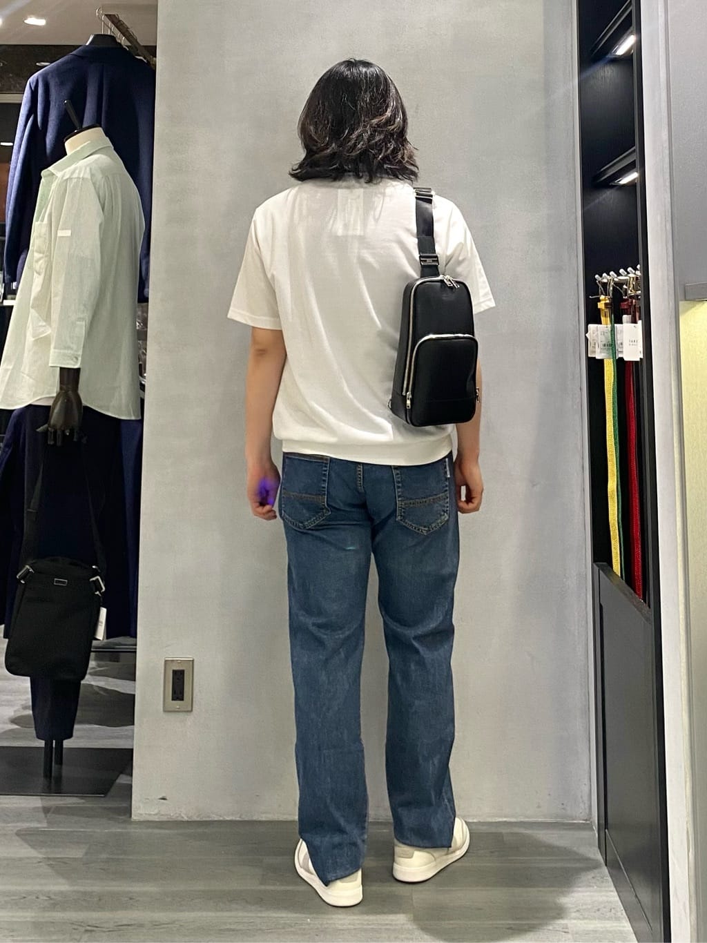 nishiさんの「TAKEO KIKUCHI｜【モンスターストレッチ】日本製 ウォッシュド デニムパンツ」を使ったコーディネート