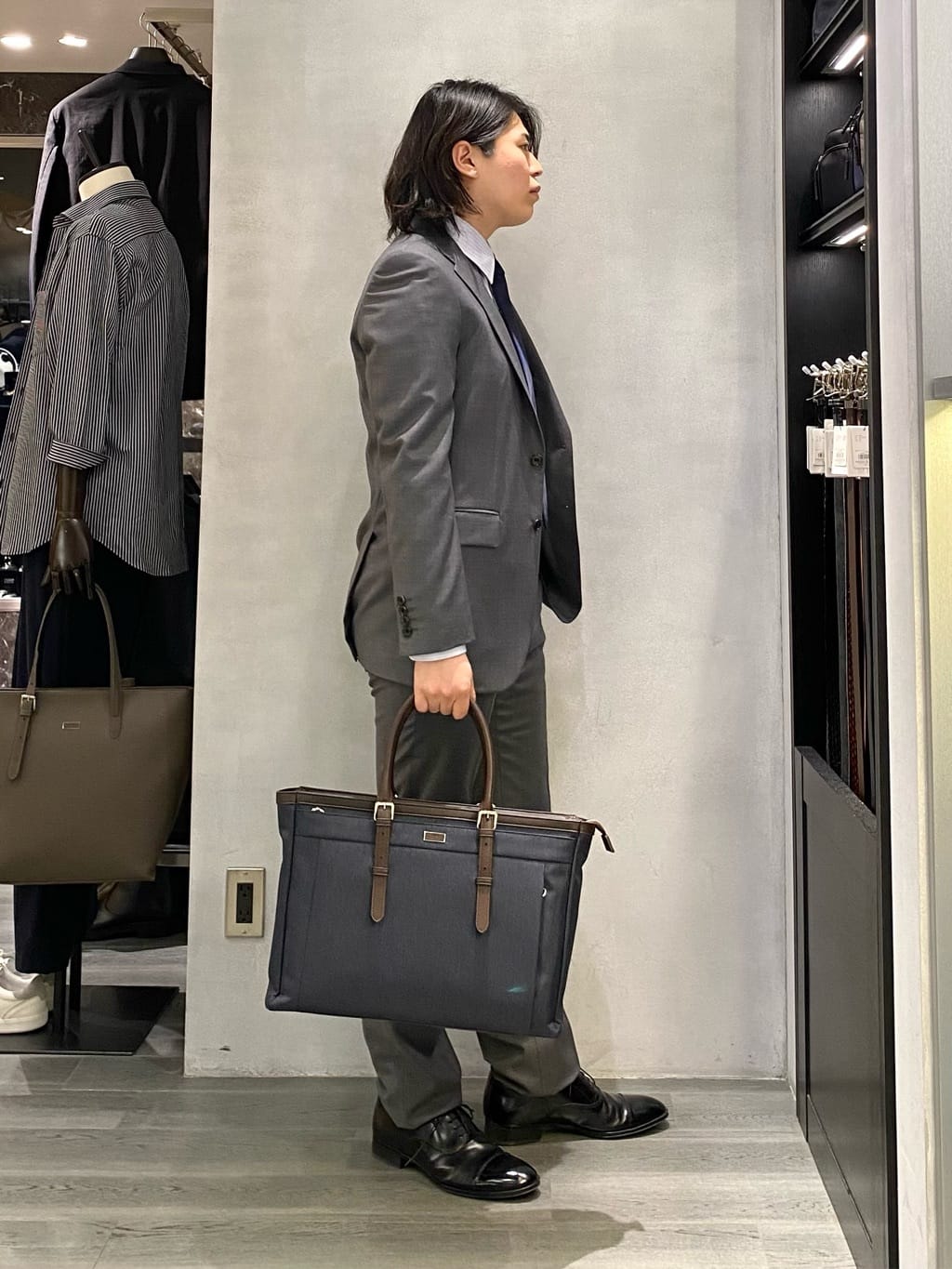 nishiさんの「TAKEO KIKUCHI｜ドビーストライプ ビジネス シャツ」を使ったコーディネート