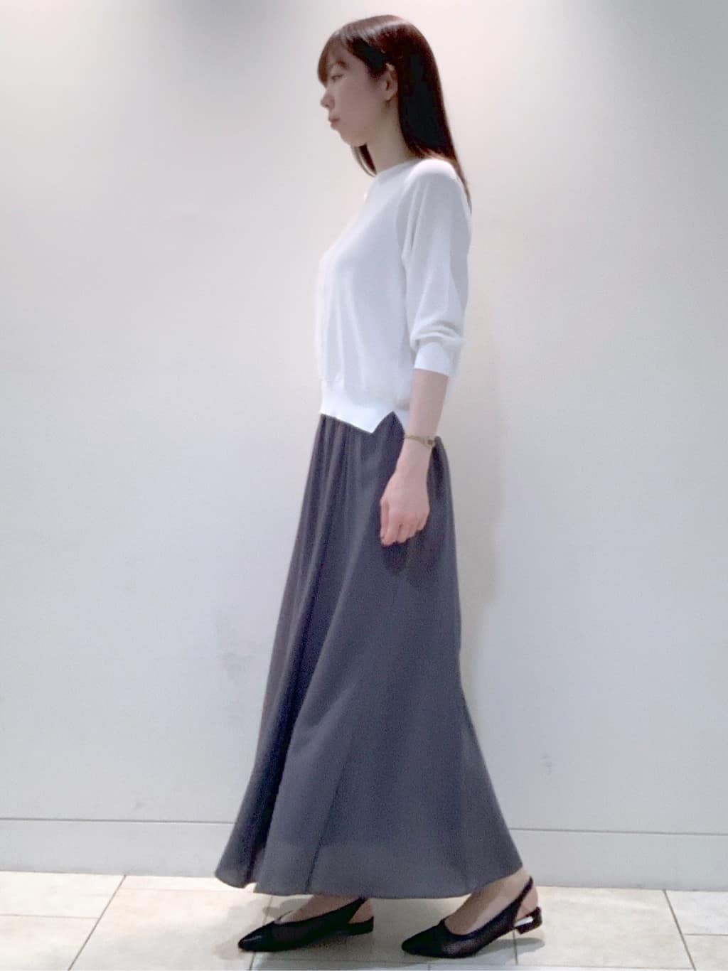ヤマグチさんの「Reflect｜◆【接触冷感／洗える／ジャケットインナーにおすすめ】レースデザインニット」を使ったコーディネート