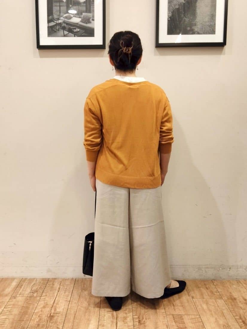 SHOOLARUEさんの「SHOO･LA･RUE｜【S-LL/ひんやり/UV】ぷっくりラメプリントロゴTシャツ」を使ったコーディネート