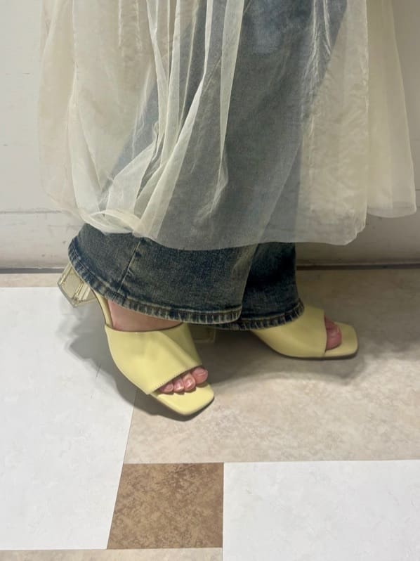 せらら⭐️さんの「ESPERANZA｜スクエアトゥクリアヒールミュール」を使ったコーディネート